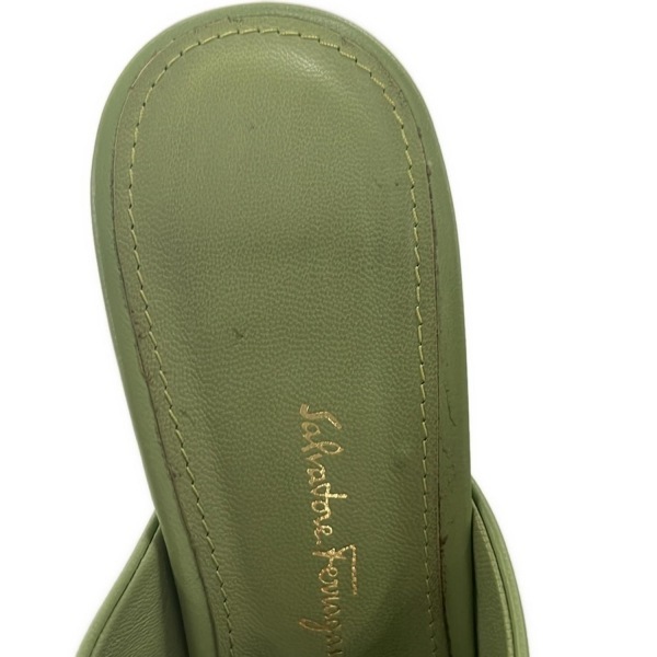  Salvatore Ferragamo FERRAGAMO/SalvatoreFerragamo шлепанцы S - кожа светло-зеленый женский выступающая подошва замена обивки settled обувь 