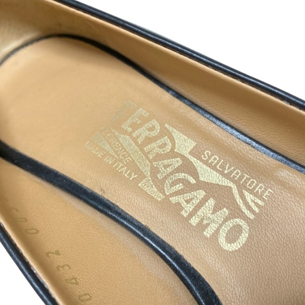  Salvatore Ferragamo FERRAGAMO/SalvatoreFerragamo туфли-лодочки 4 D - кожа чёрный женский vala/ выступающая подошва замена обивки settled обувь 