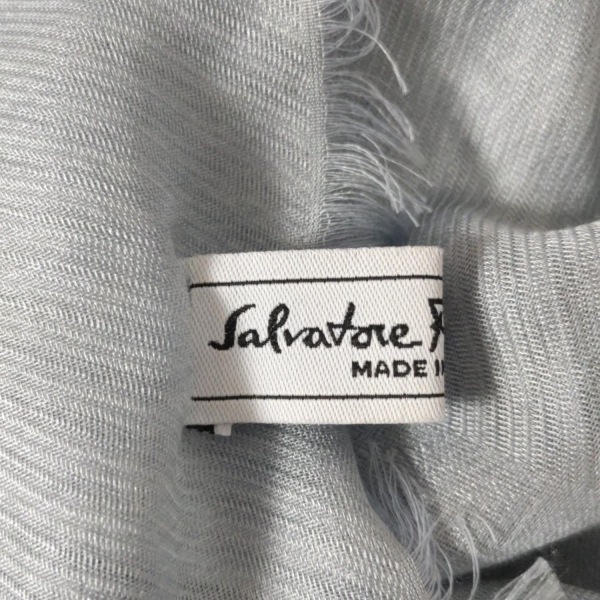  Salvatore Ferragamo FERRAGAMO/SalvatoreFerragamo палантин ( шаль ) - кашемир, шелк голубой gun chi-ni muffler 