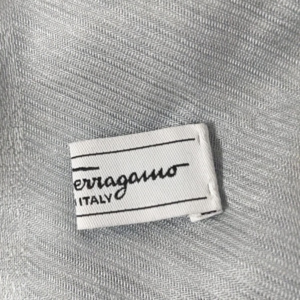  Salvatore Ferragamo FERRAGAMO/SalvatoreFerragamo палантин ( шаль ) - кашемир, шелк голубой gun chi-ni muffler 