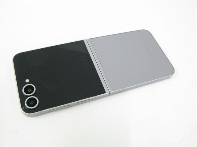 au SCG29 Galaxy Z Flip6 256GB シルバー シャドウ 【S1238】_画像2