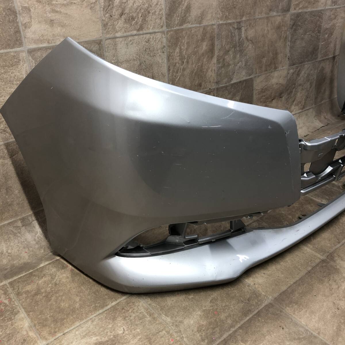 D10-321/ZRR80G/ZRR85G/ZWR80Gノア/エスクァイア純正フロントバンパー52119-28G70_画像3