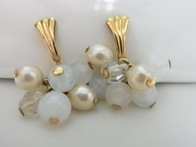 ビンテージ/ヴィンテージ 水色や白色トーンのビーズストーンの豪華感 光沢感 艶感 耳元華やぐ 軽量デザイン イヤリング♪♪_画像3