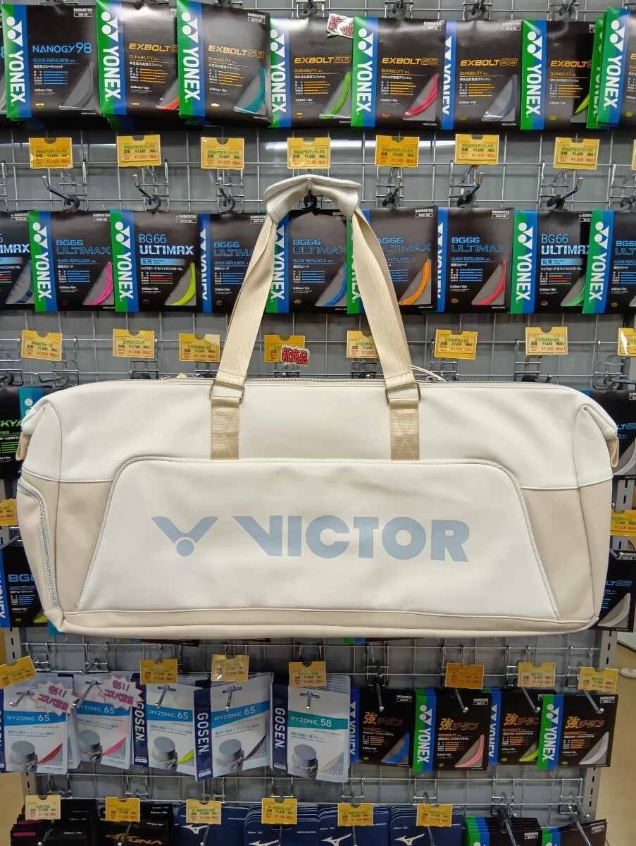 【BR5631 (AL)】VICTOR(ビクター) トーナメントバッグ カラーホワイト/ガーデニア 新品未使用 バドミントン テニス 75×17×33cm_画像2