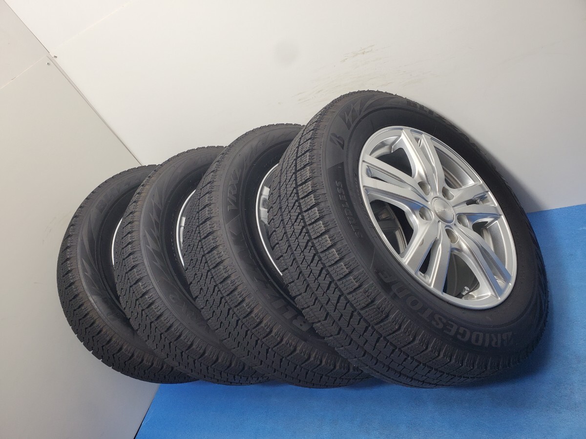 195/65R15 スタッドレス 深溝 バリ溝 23年式 ブリヂストン VRX2 15インチ 6J 5H PCD114.3 送料全国一律 T2436 _画像1