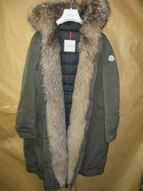 モンクレール MONCLER VERONIKA 袖 ロゴ ワッペン ブルーフロスト フォックスファー ダウン モッズ コート カーキ_画像1