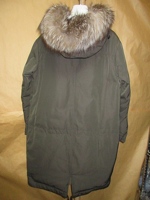 モンクレール MONCLER VERONIKA 袖 ロゴ ワッペン ブルーフロスト フォックスファー ダウン モッズ コート カーキ_画像3