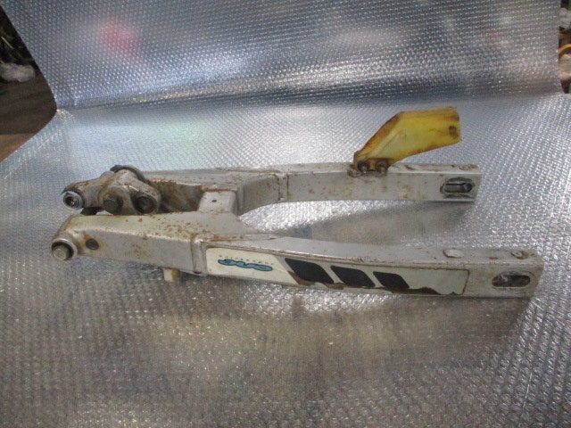 A7AK08 ヤマハ YZ80 スイングアーム 4LB S_画像1