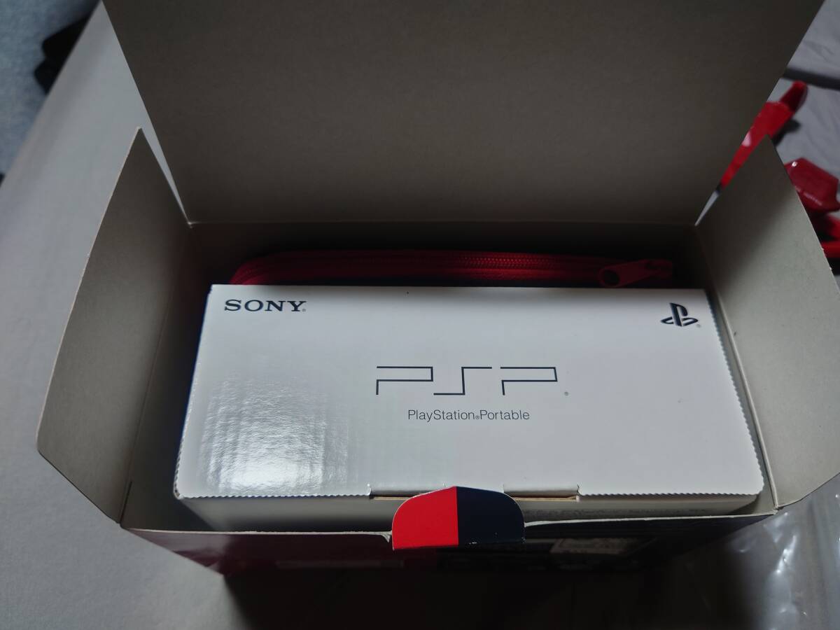 PSP-3000 モンハン3rd ハンティンググリップ 大容量バッテリー対応モンハン黒カバー付き Playstation Portable SDカード付 動作確認済_画像6