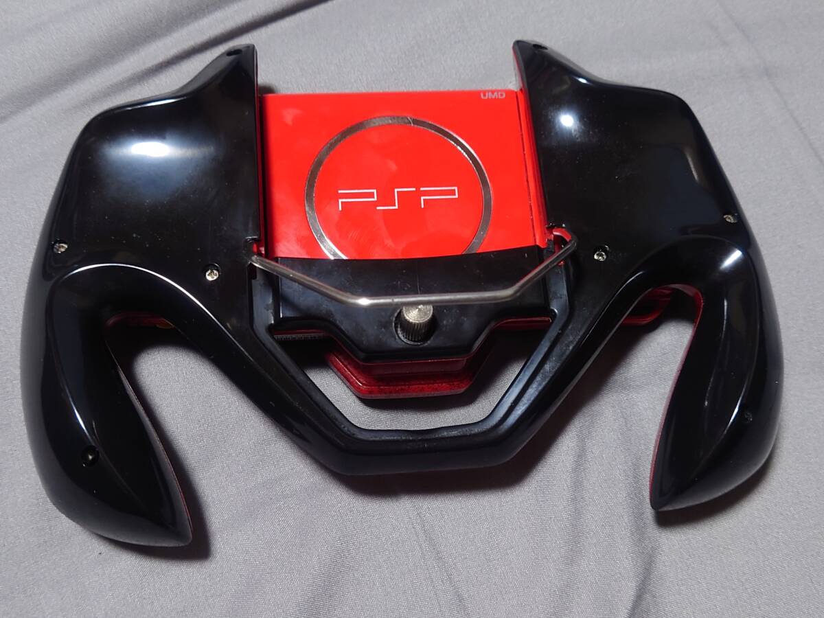 PSP-3000 モンハン3rd ハンティンググリップ 大容量バッテリー対応モンハン黒カバー付き Playstation Portable SDカード付 動作確認済_画像9