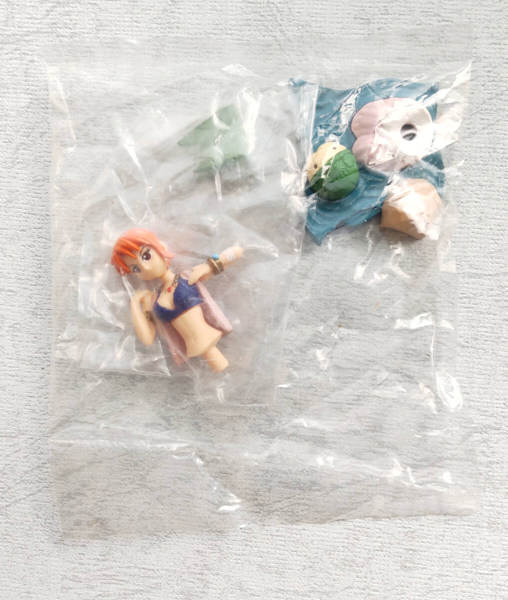 ONE PIECE ワンピース ジオラマ ワールド PART.1　ナミ＆チョッパー　2体セット　バンダイ　ガチャポン　2002年　【未開封品】_画像2