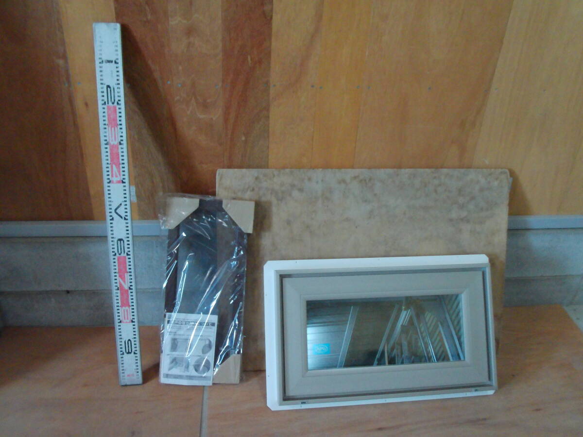 在庫品 樹脂サッシ LowE 型 アルゴンガス ペアガラス YKK APW330 横すべり出し窓 06003 プラチナステン 固定網戸_画像1