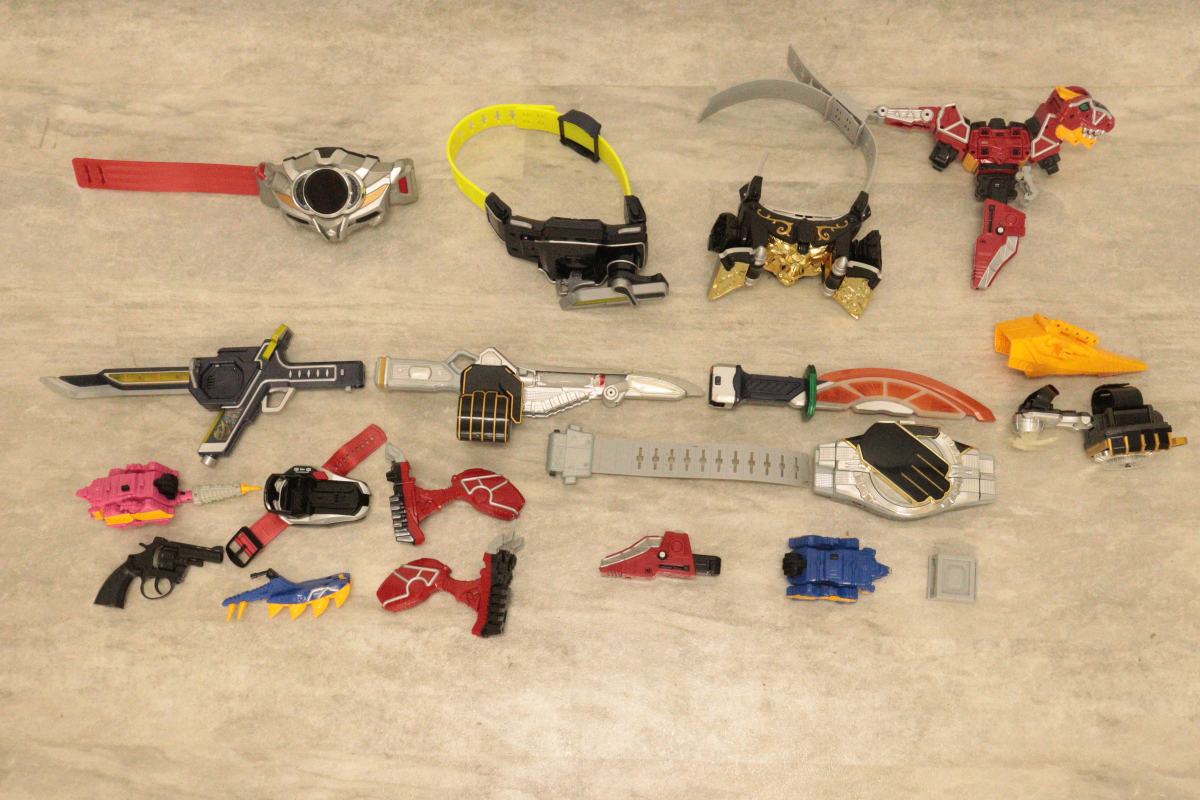 ■★戦隊シリーズ おもちゃまとめ 仮面ライダードライブ 鎧武 ガイム ウィザード 獣電戦隊キョウリュウジャー 武器 パーツ_JIR_C0917-I011_画像1