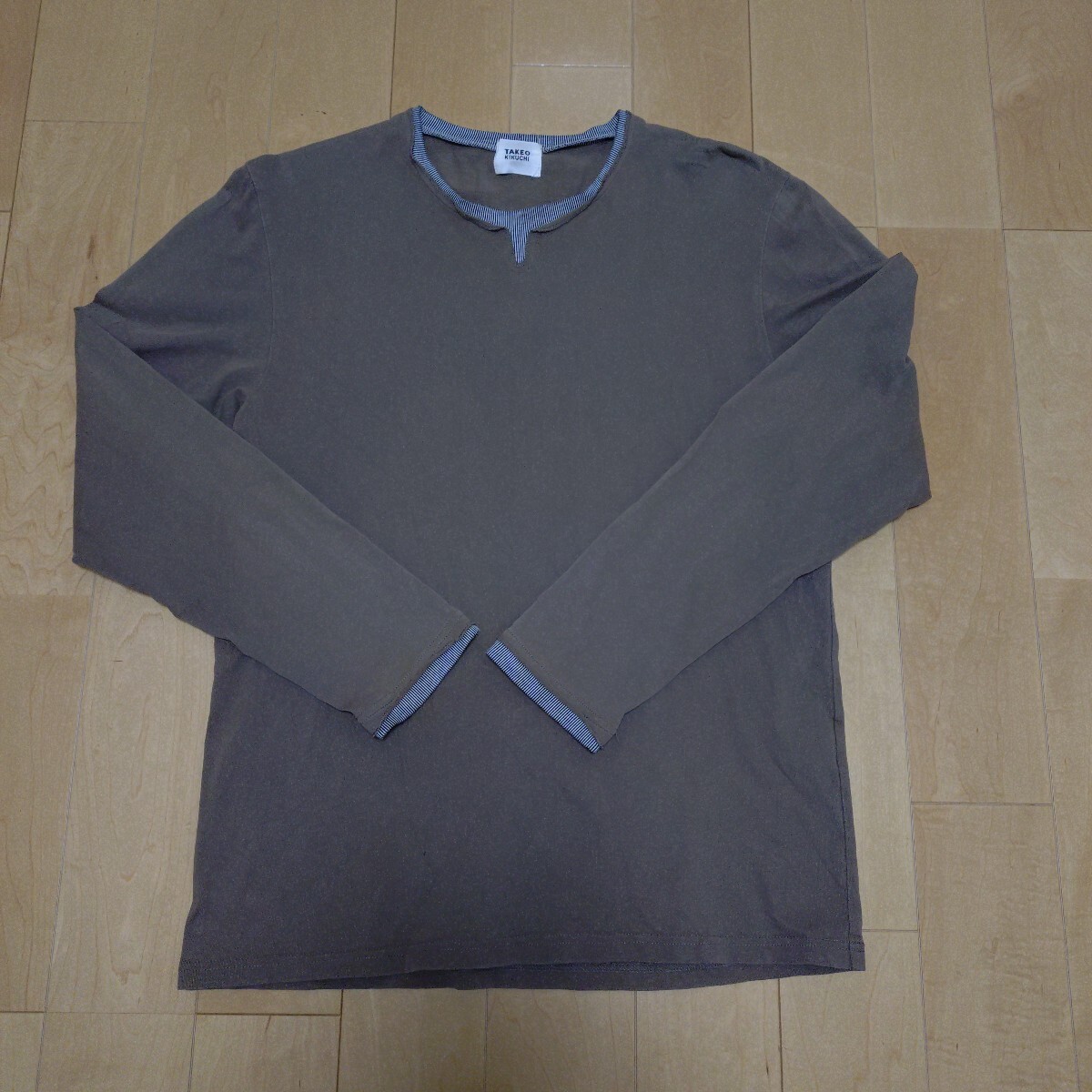 タケオ・キクチ　TAKEO KIKUCHI 長袖Tシャツ カットソー サイズ２ カーキ_画像1