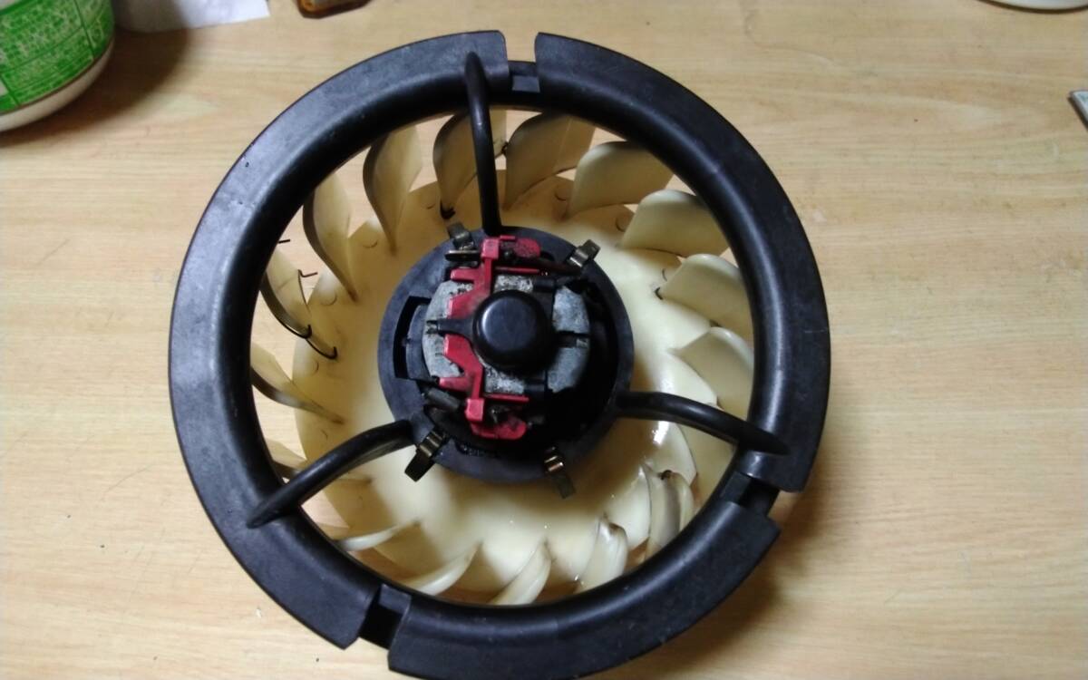 ポルシェ　フロントブロアファン　911　930　ターボ ~89　モーター不良ジャック_画像1