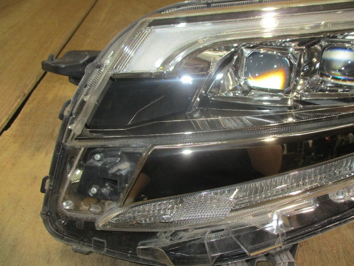 即決　ノア　ZRR80W 後期　LED　左ヘッドライト　純正　ICHIKOH 28-239 刻印:M　W×B　ZWR80W_画像2