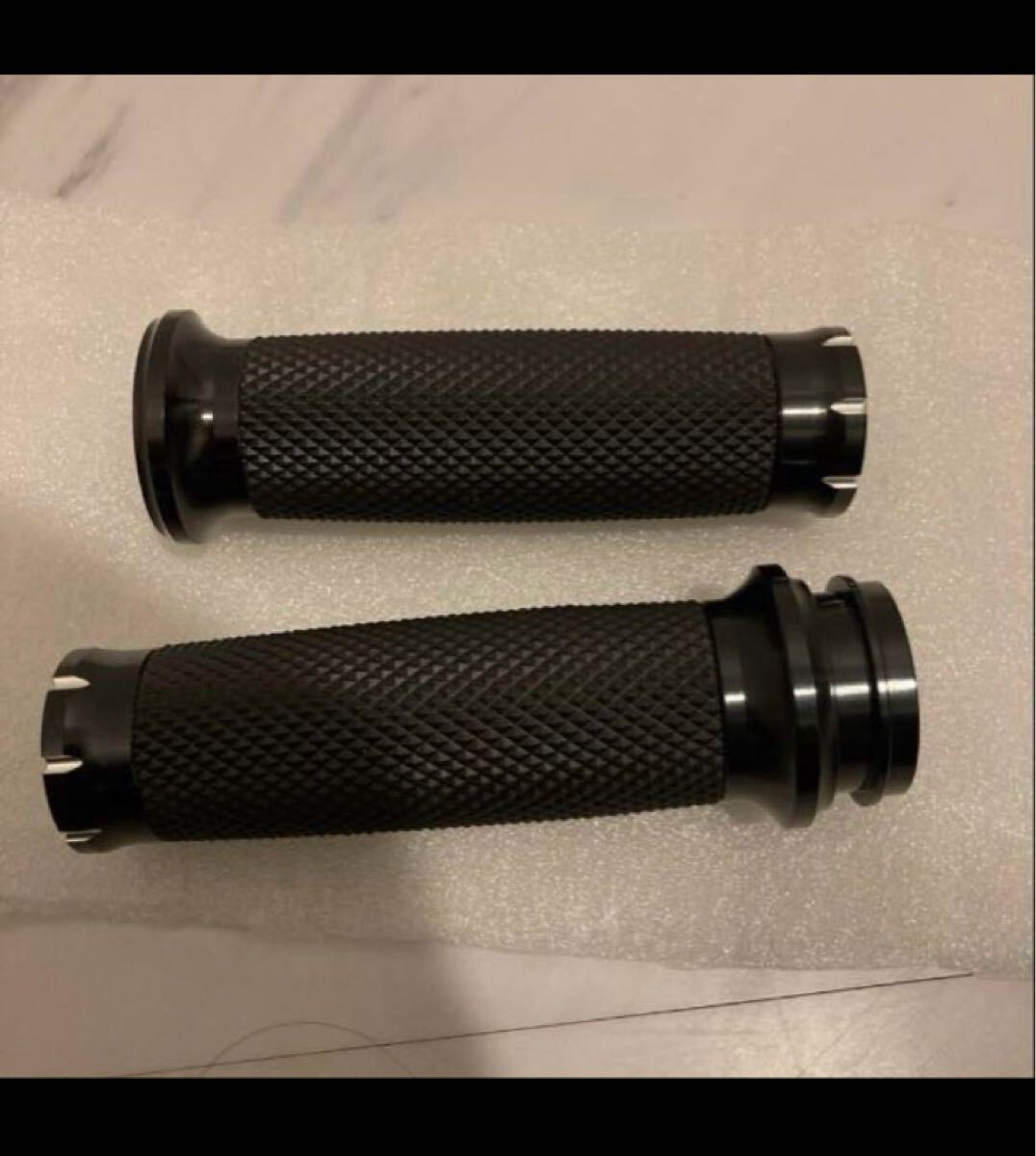 送料無料 即納 ハーレー ハンドル グリップ ツーリング ソフテイル ダイナ スポーツスター バガー 電子スロットル RSD ブラック_画像2