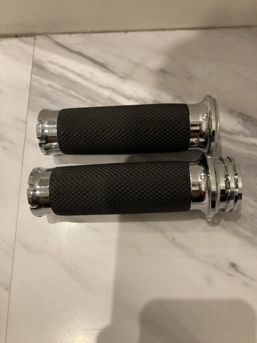送料無料　即納　ハーレー　ハンドル　グリップ　RSD ツーリング　ドラッグスター スティード バルカン 1インチ アメリカン　メッキ_画像2