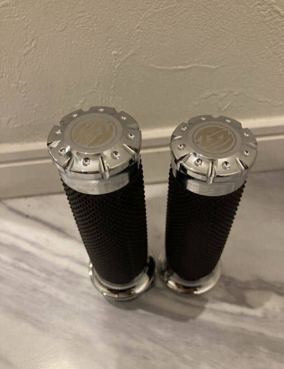 送料無料　即納　ハーレー　ハンドル　グリップ　RSD ツーリング　ドラッグスター スティード バルカン 1インチ アメリカン　メッキ_画像1