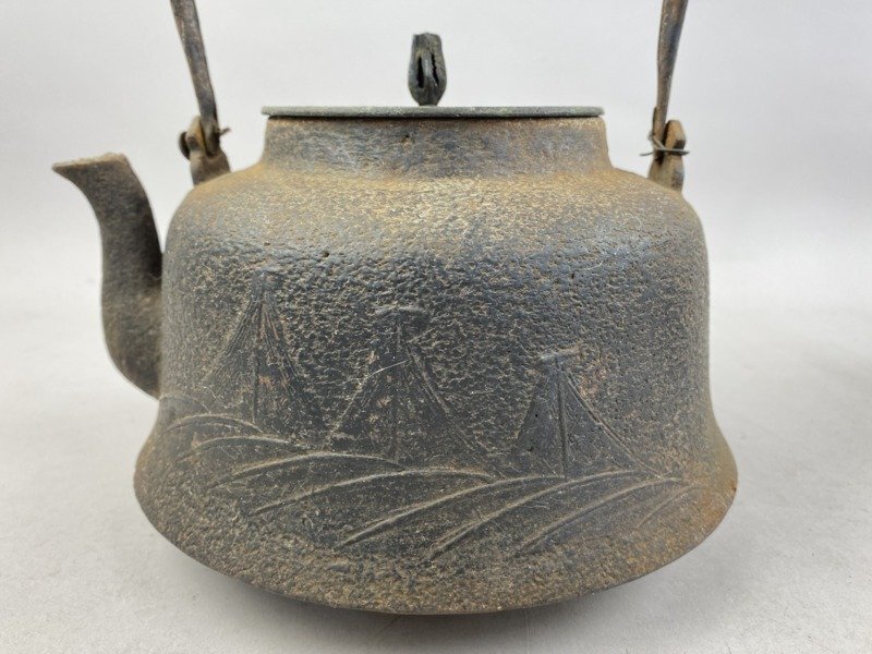 ac543 鉄瓶 まとめて 3点 南部鉄器 霰肌 岩肌 松寿 鶴 舟 松摘 虫食摘 銅蓋 在銘 文秀堂 湯沸 煎茶道具 茶道具_画像10