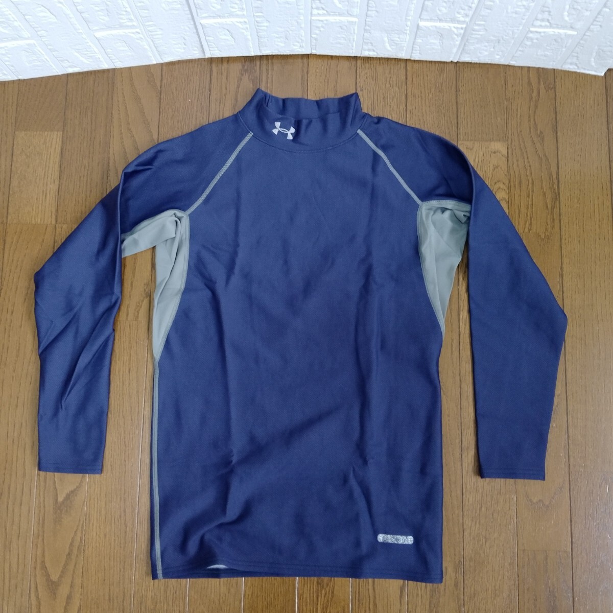1410【中古】UNDER ARMOUR GOLF アンダーアーマーゴルフ ゴルフウェア 長袖ハイネックインナーシャツ メンズサイズ L 青紫/グレー _画像1