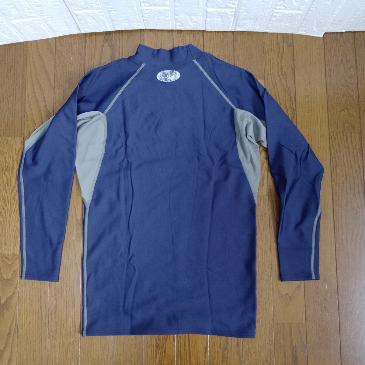 1410【中古】UNDER ARMOUR GOLF アンダーアーマーゴルフ ゴルフウェア 長袖ハイネックインナーシャツ メンズサイズ L 青紫/グレー _画像10
