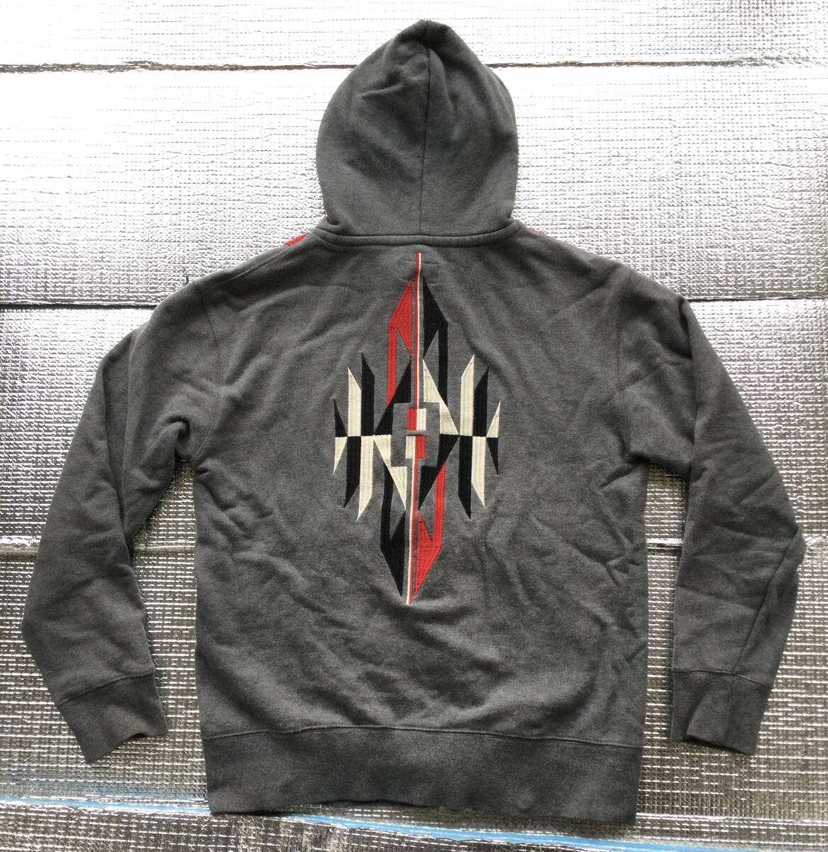 【インディアンモーターサイクル★ネイティブアメリカン柄刺繍★フード付ジップスウェットパーカー★東洋エンタープライズ】アメカジ_画像2