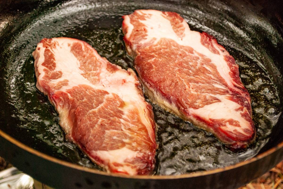 イベリコ豚 　専門店卸　肩ロースブロック　1パック　約2.5kg　真空パック　業務用　量り売り_画像2