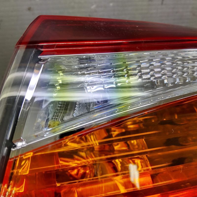 USF40 Lexus LS оригинальный правый задний фонарь 1B2-3-1/25G587* включение в покупку не возможно