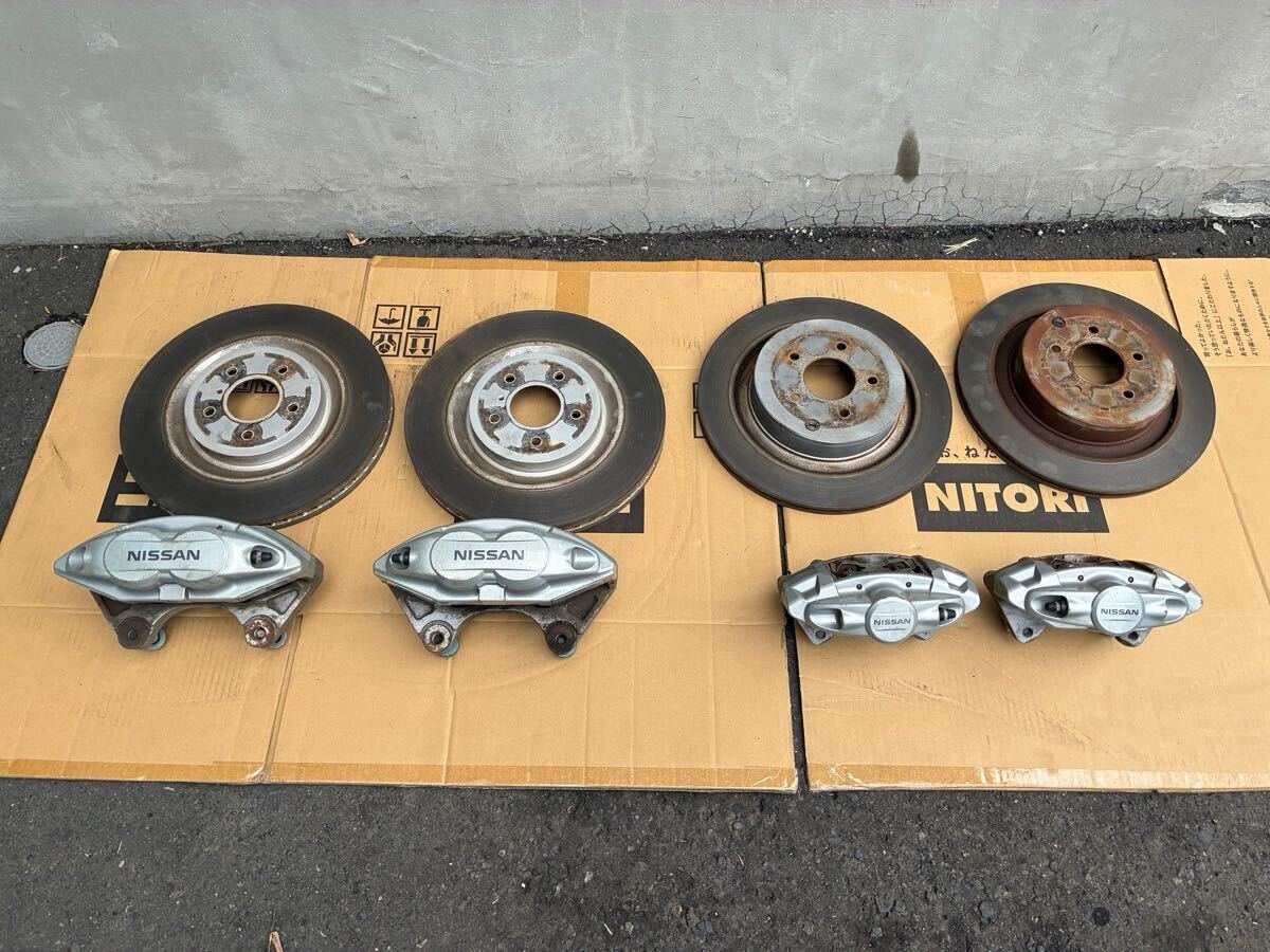 日産 Y51 フーガ タイプS 純正 akebono 曙ブレーキ 4POT 2POT キャリパー ローター バックプレート 1台分_画像1
