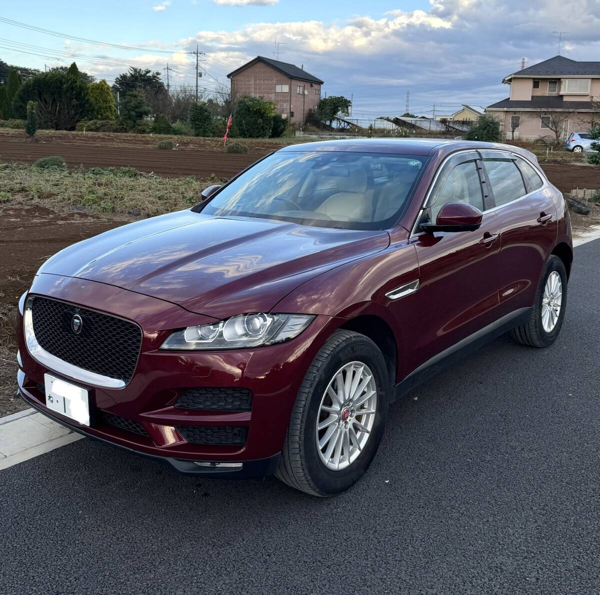 H29年 ジャガー Fペイス プレステージ ディーゼルターボ/ワイン色/ベージュ革 × 茶色内装 /純正ナビ360°全方位カメラ 車検R8年2月評価4点_画像2