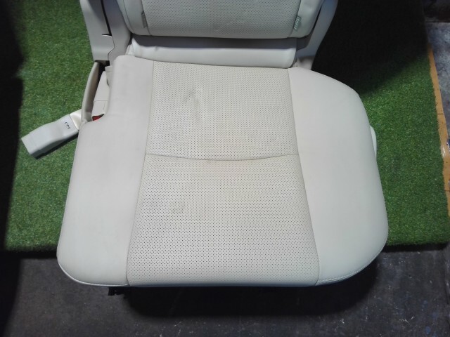 ランドクルーザープラド 3BA-TRJ150W センターシート TX Lパッケージ 4WD 7人 2TR-FE 070 71017-60781 フロア_画像5
