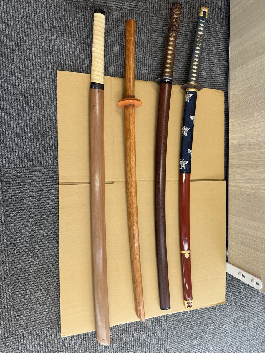 【模造刀・木刀・竹刀 3本セット】（侍刀・居合刀風・稽古用）全長約110cm コスプレ・インテリア・武道用 現状品 プレミアム感あり_画像1