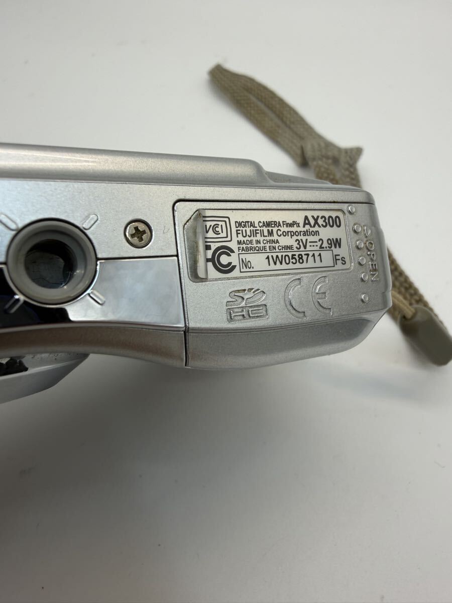 ◎【美品】FUJIFILM FinePix AX300 デジタルカメラ シルバー 光学5倍ズーム 1400万画素 箱・取説・ケーブル付き 現状品 プレミアム_画像4