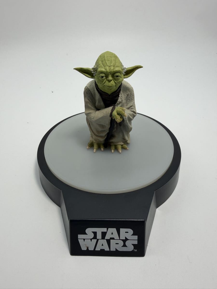 STAR WARS スター・ウォーズ ヨーダ フィギュア ライトアップ台座付き/LED発光ベース/YODA プレミアム 現状品_画像5