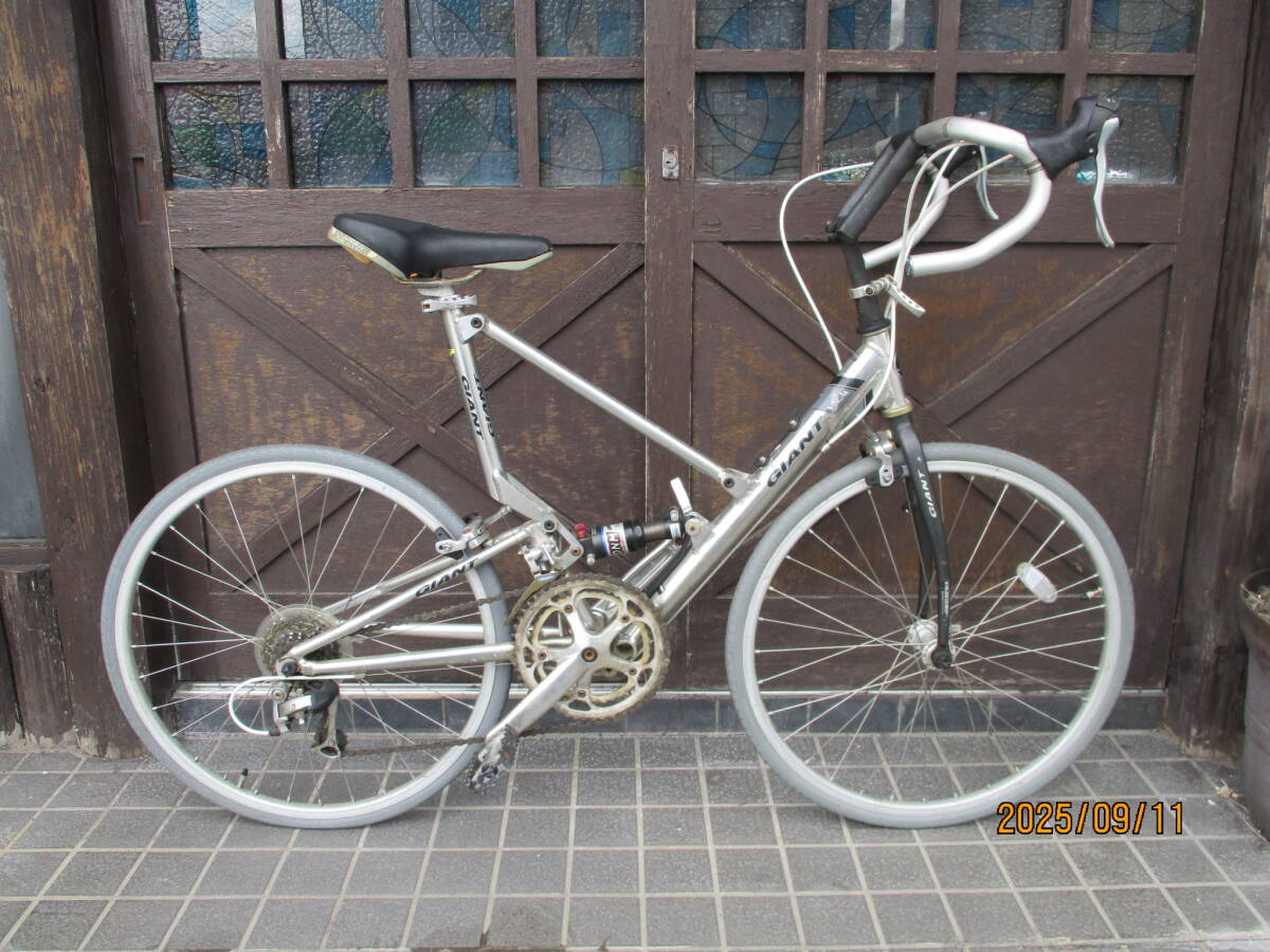 S-334【11-10】再● GIANT ジャイアント MR-4 折りたたみ自転車 シルバー 24インチ 当時物 ジャンク 要修理 アルミフレーム (8/28)_画像1