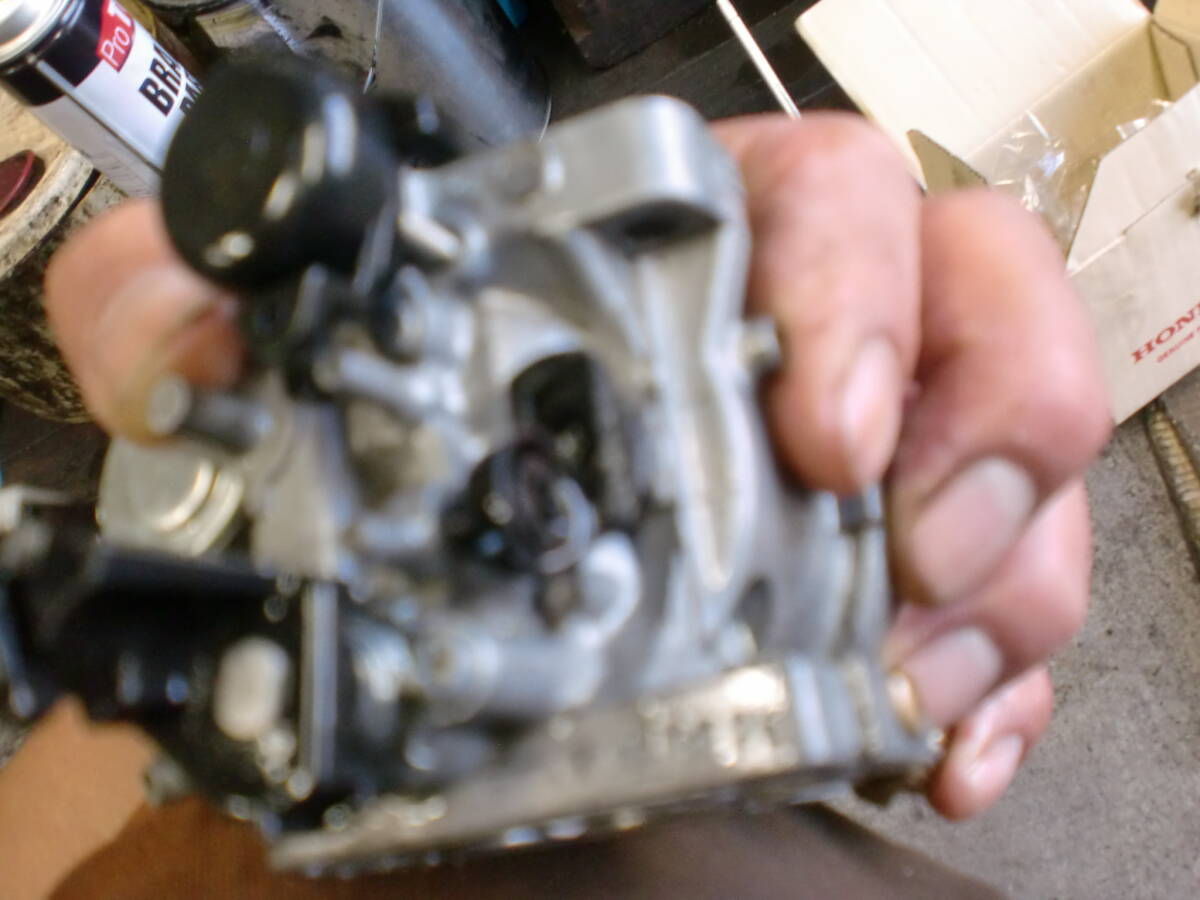 中古ホンダ 除雪機  HSS970n hss970クロスオーガ ジャンク キャブレター 汎用エンジン用 17B HONDA 送料600円 _画像4