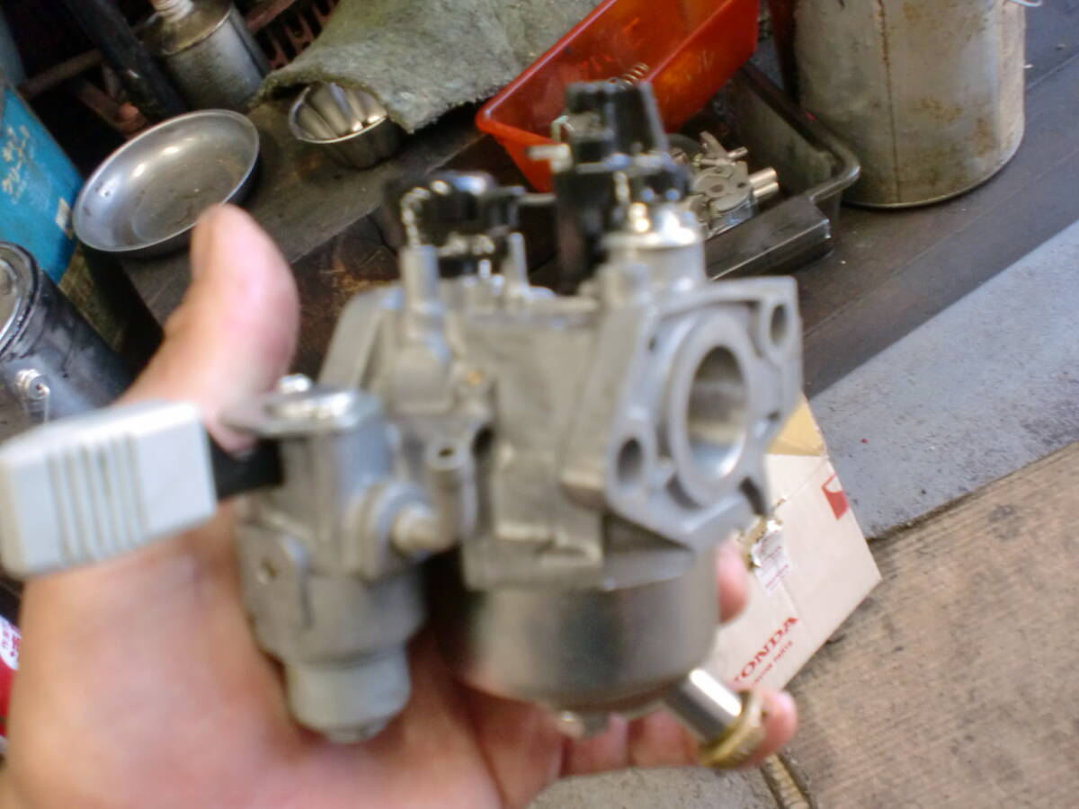 中古ホンダ 除雪機  HSS970n hss970クロスオーガ ジャンク キャブレター 汎用エンジン用 17B HONDA 送料600円 _画像5