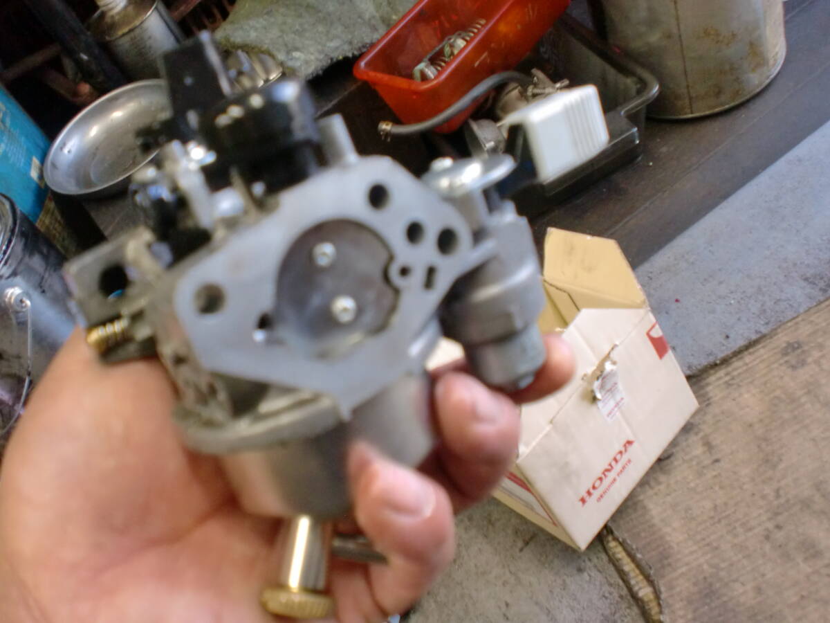 中古ホンダ 除雪機  HSS970n hss970クロスオーガ ジャンク キャブレター 汎用エンジン用 17B HONDA 送料600円 _画像7
