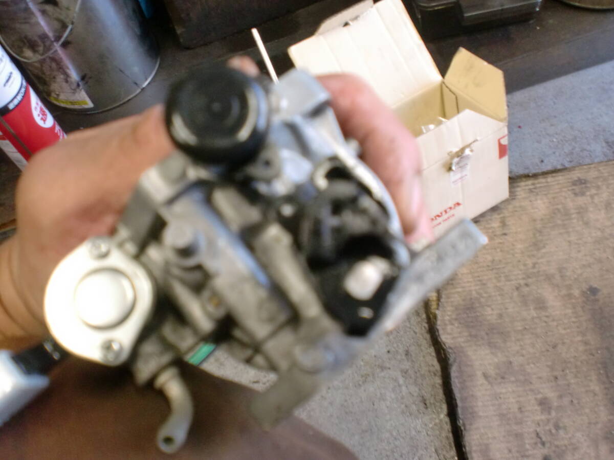 中古ホンダ 除雪機  HSS970n hss970クロスオーガ ジャンク キャブレター 汎用エンジン用 17B HONDA 送料600円 _画像3