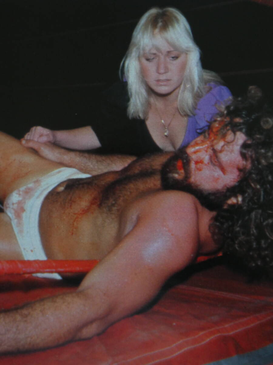 デラックス・プロレス1983年12月号　デビッド・フォン・エリック、強烈な爪でジム・ガービンをKO、ケビン・フォン・エリックがルチャ_画像6