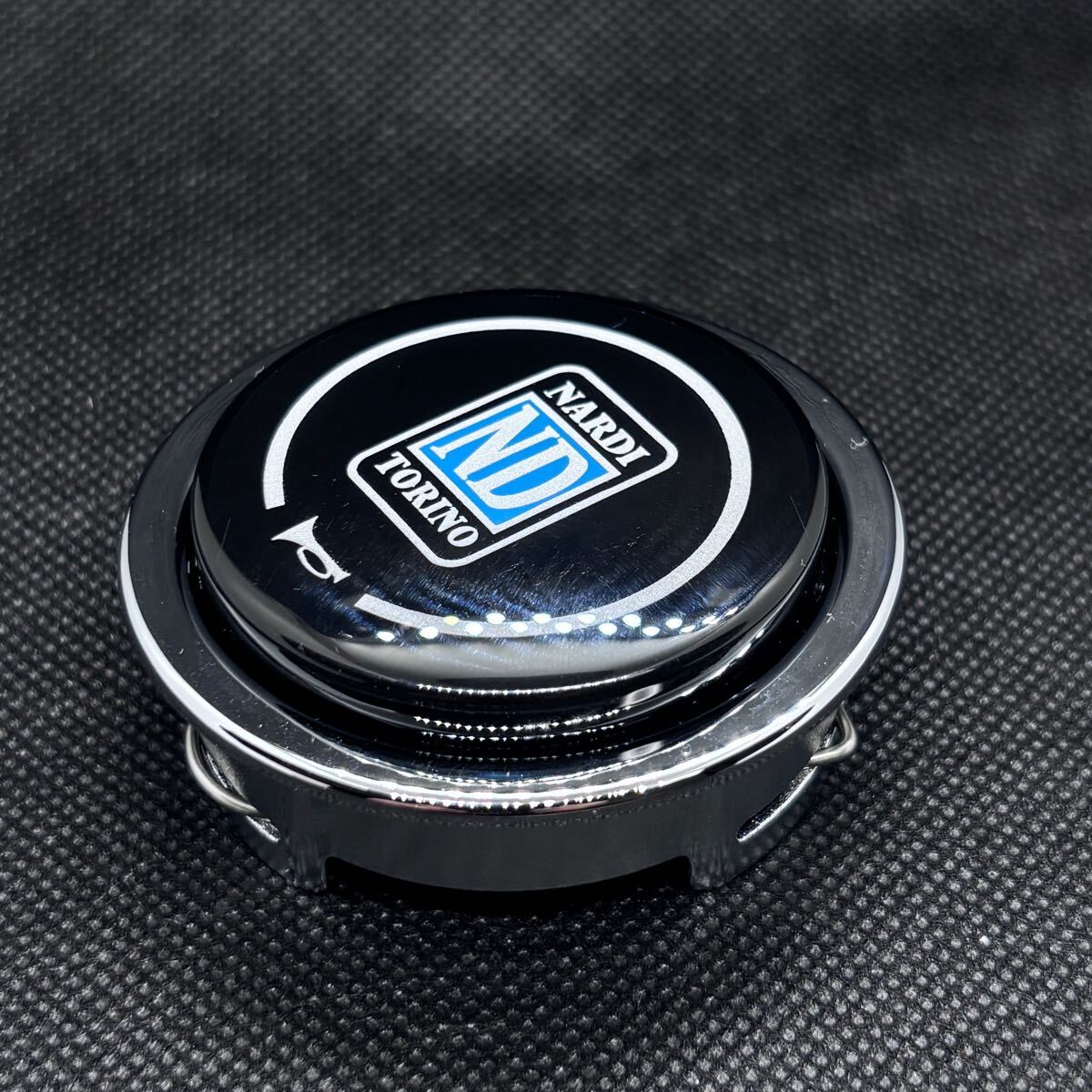 【新品?送料無(wú)料】ナルディ NARDI ホーンボタン ラッパマーク付き