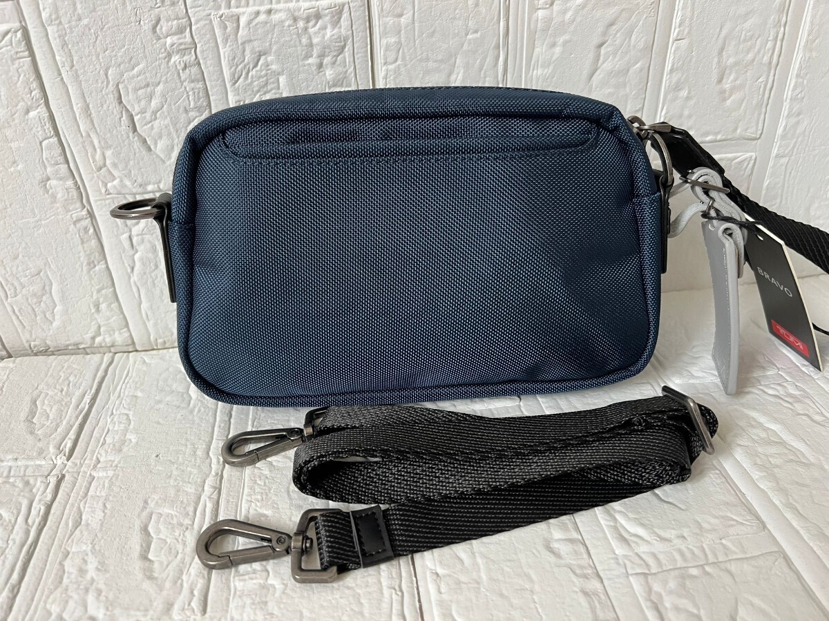 TUMI トゥミ　バッグ　ショルダーバッグ　ボディバッグ　斜め掛け　ショルダー付き_画像2