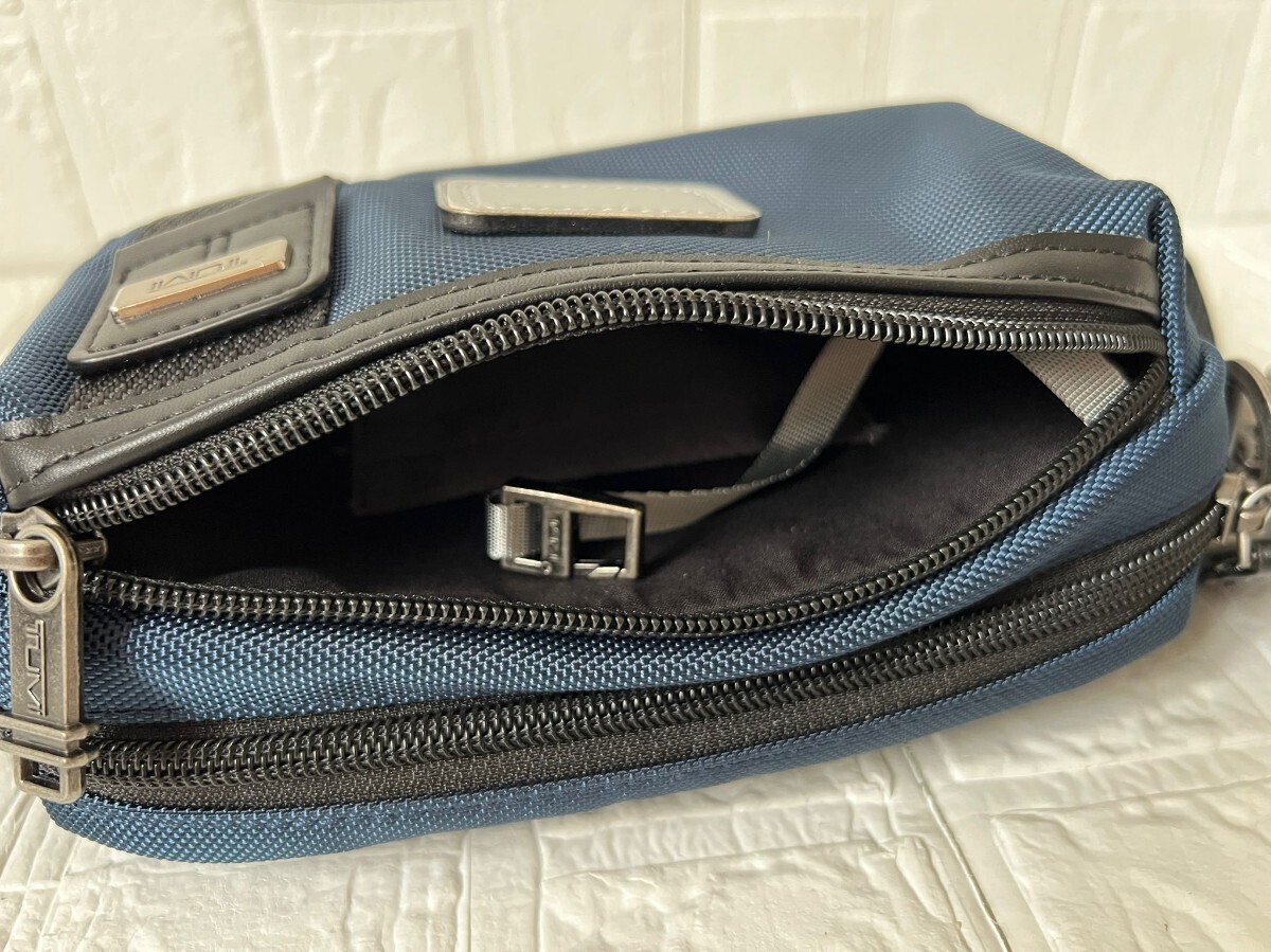 TUMI トゥミ　バッグ　ショルダーバッグ　ボディバッグ　斜め掛け　ショルダー付き_画像6