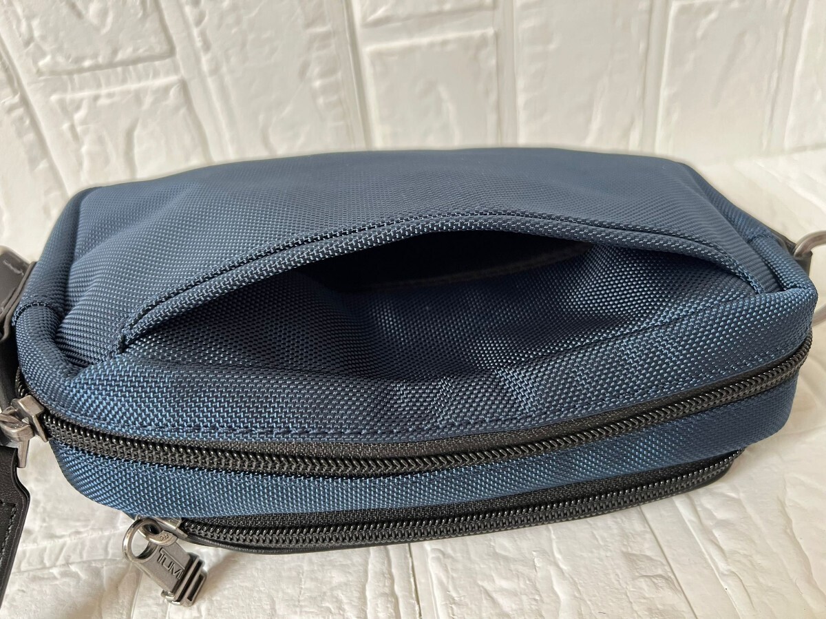 TUMI トゥミ　バッグ　ショルダーバッグ　ボディバッグ　斜め掛け　ショルダー付き_画像8