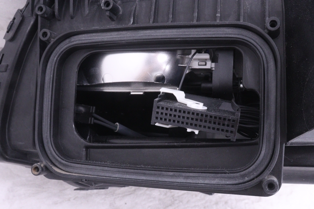 59-648★LED R172 SLCクラス★右ヘッドライト A 172 906 38 01 ブラック 純正★メルセデス・ベンツ (UK)_画像8