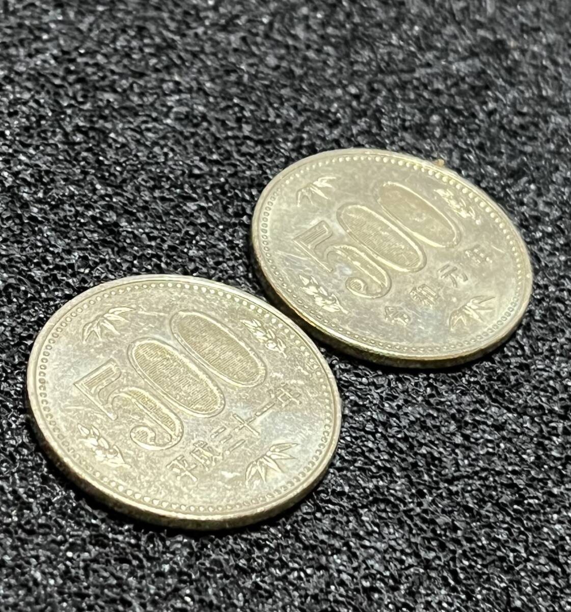 平成31年と令和元年【500円硬貨】流通品2枚・利1025_画像4
