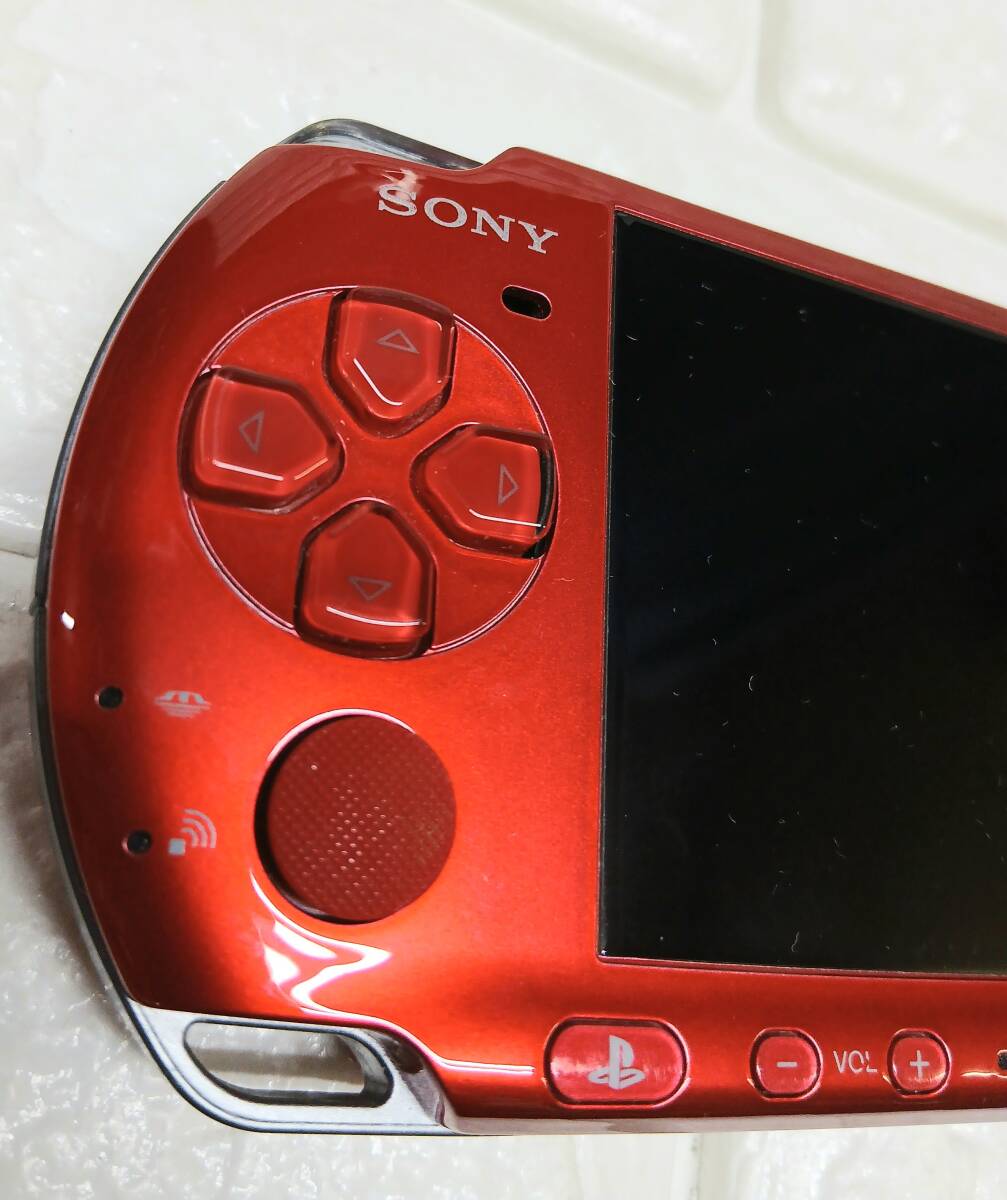 n175【現状/ジャンク品】SONY/ソニー プレイステーションポータブル PSP-3000 PSP (レッド) _画像2