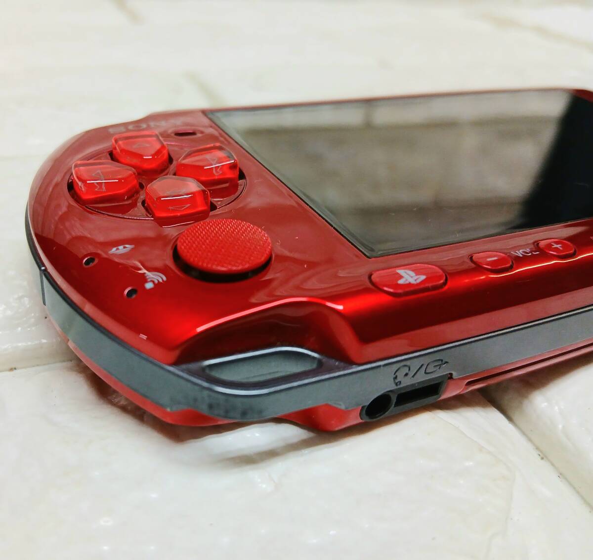 n175【現状/ジャンク品】SONY/ソニー プレイステーションポータブル PSP-3000 PSP (レッド) _画像6