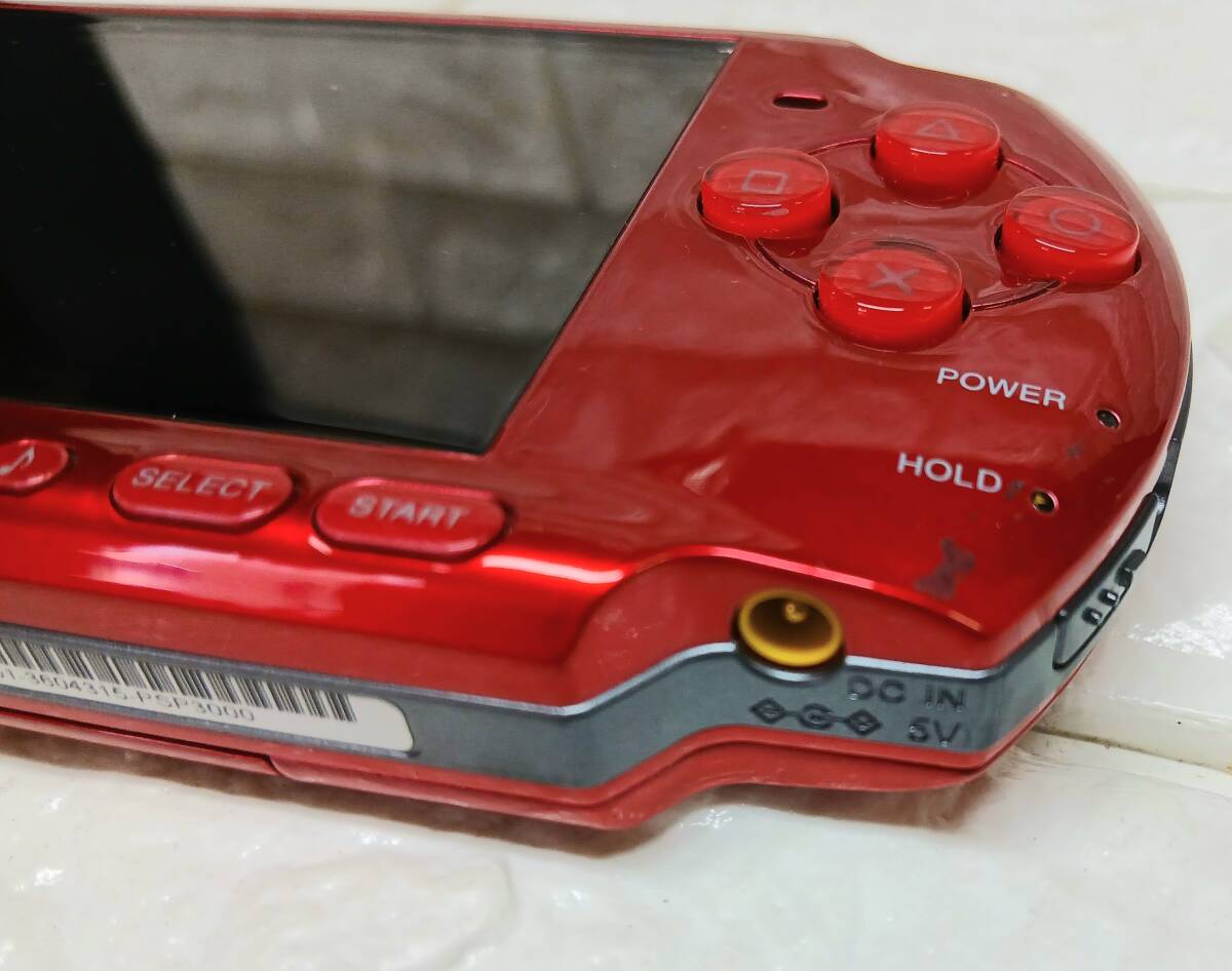 n175【現状/ジャンク品】SONY/ソニー プレイステーションポータブル PSP-3000 PSP (レッド) _画像4